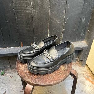 No Boundaries loafers